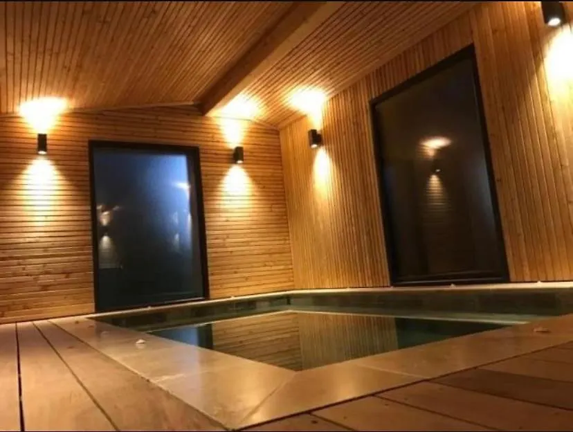 Grand Gite Jacuzzi Crupies